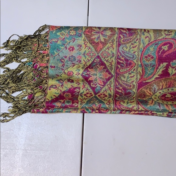 Scarves custom designed - Picture 11 of 11